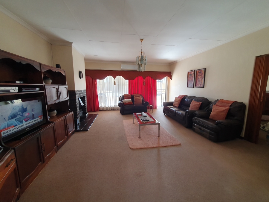 4 Bedroom Property for Sale in Flamingo Park Free State